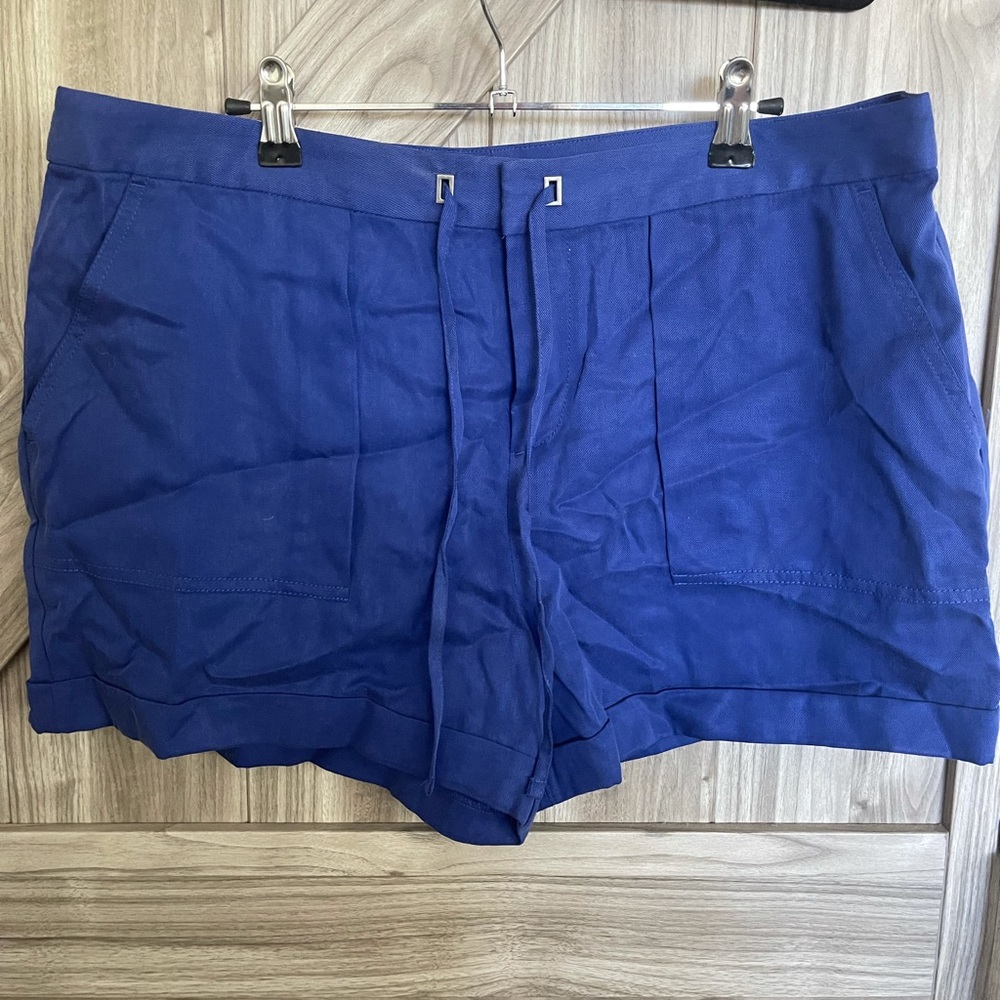 Bold blue women’s size 14 linen shorts
